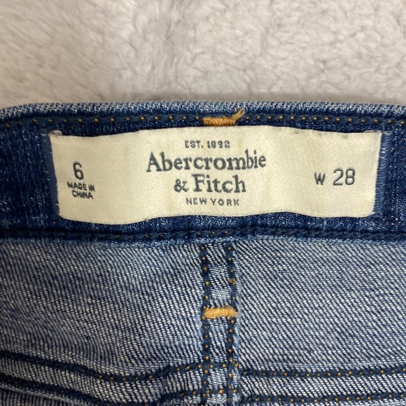 C32. Abercrombie &fitch jeans shorts size 6 - Picture 2 of 4